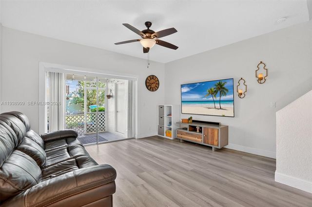 8251 San Carlos Cir, Tamarac, FL 33321