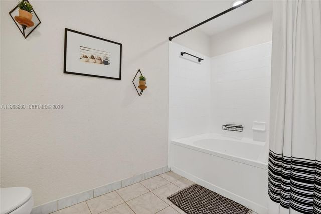 8251 San Carlos Cir, Tamarac, FL 33321