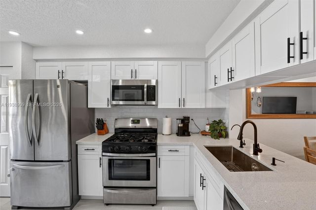 8251 San Carlos Cir, Tamarac, FL 33321