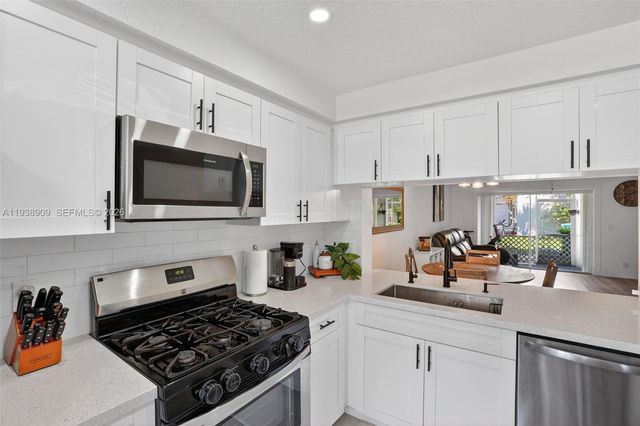 8251 San Carlos Cir, Tamarac, FL 33321