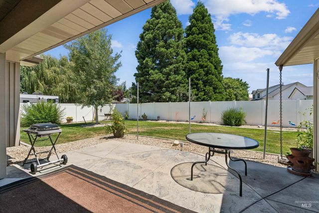 16566 N Yorkshire Lane, Nampa, ID 83687