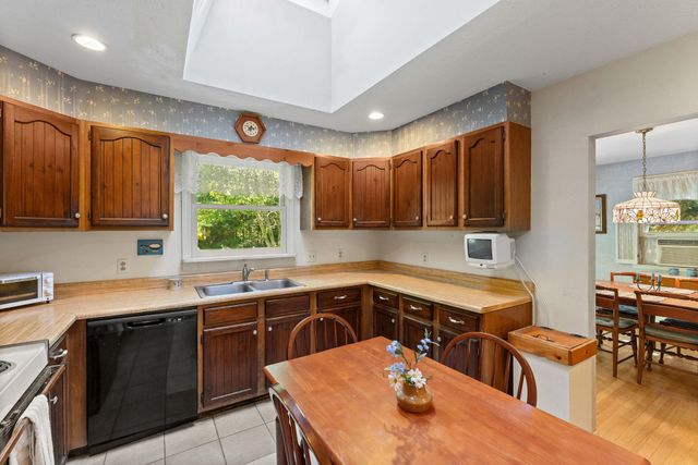 10 Logwood Circle, Essex, VT 05452