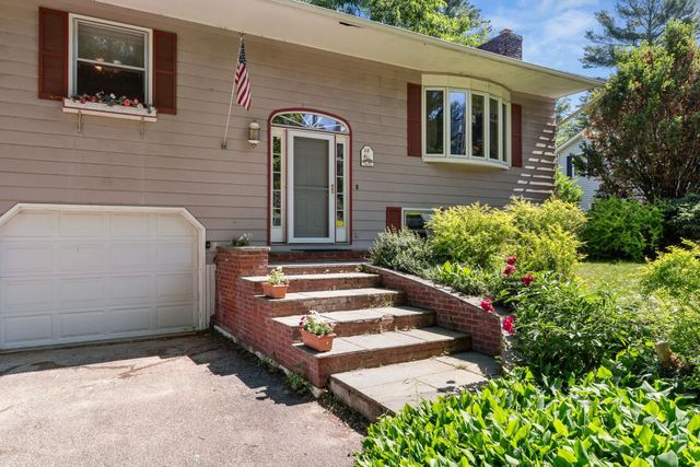 10 Logwood Circle, Essex, VT 05452