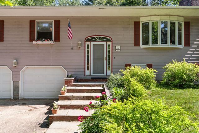 10 Logwood Circle, Essex, VT 05452