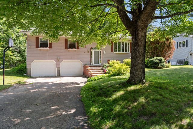 10 Logwood Circle, Essex, VT 05452