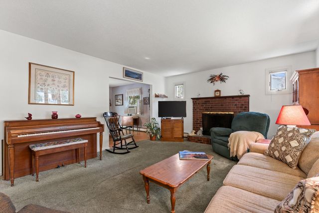 10 Logwood Circle, Essex, VT 05452