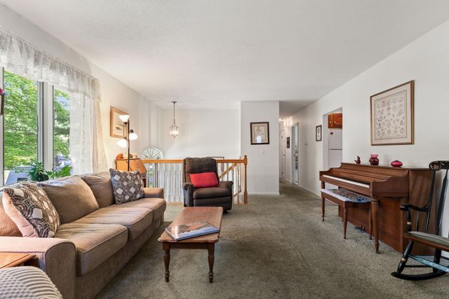 10 Logwood Circle, Essex, VT 05452