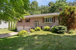 10 Logwood Circle, Essex, VT 05452