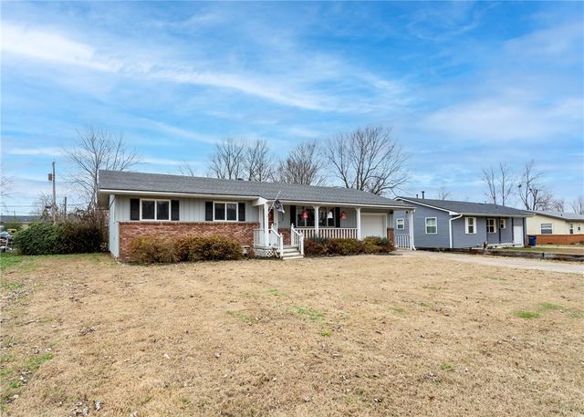 838 S Cherry Street, Siloam Springs, AR 72761