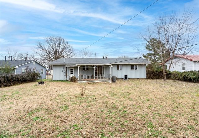 838 S Cherry Street, Siloam Springs, AR 72761