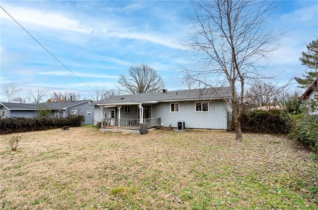 838 S Cherry Street, Siloam Springs, AR 72761