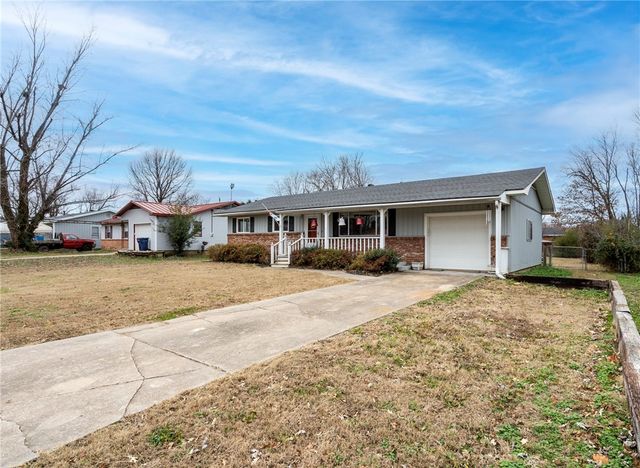 838 S Cherry Street, Siloam Springs, AR 72761