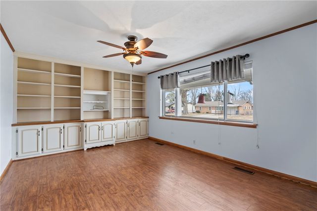 838 S Cherry Street, Siloam Springs, AR 72761