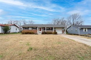 838 S Cherry Street, Siloam Springs, AR 72761