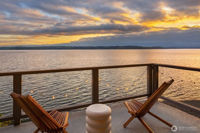 10835 Arroyo Beach Place SW, Seattle, WA 98146