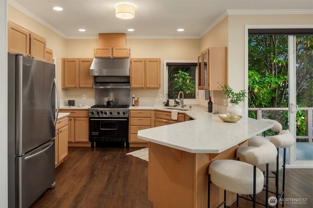 10835 Arroyo Beach Place SW, Seattle, WA 98146