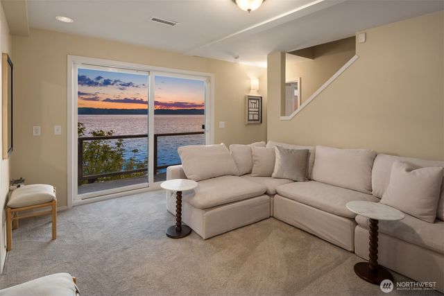 10835 Arroyo Beach Place SW, Seattle, WA 98146