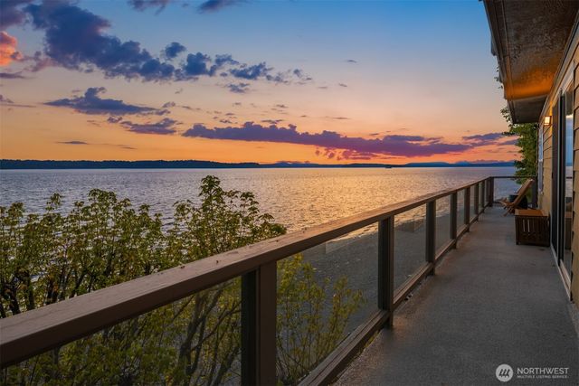 10835 Arroyo Beach Place SW, Seattle, WA 98146