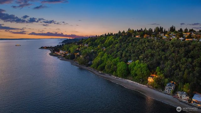 10835 Arroyo Beach Place SW, Seattle, WA 98146