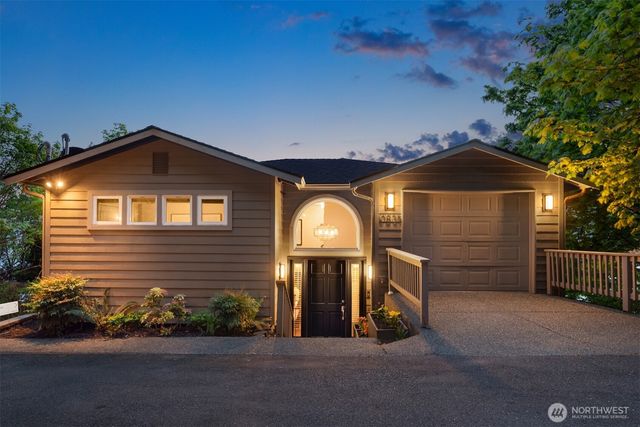 10835 Arroyo Beach Place SW, Seattle, WA 98146