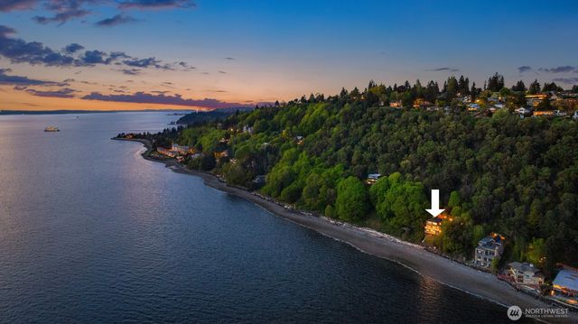 10835 Arroyo Beach Place SW, Seattle, WA 98146