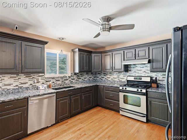 27215 Eagle Court, New Baltimore, MI 48051