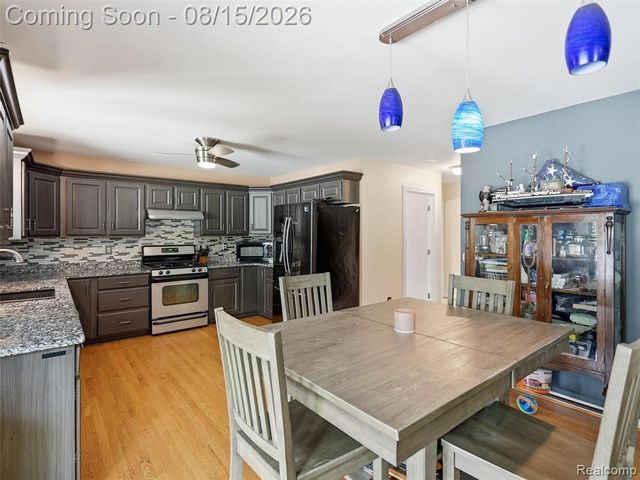 27215 Eagle Court, New Baltimore, MI 48051