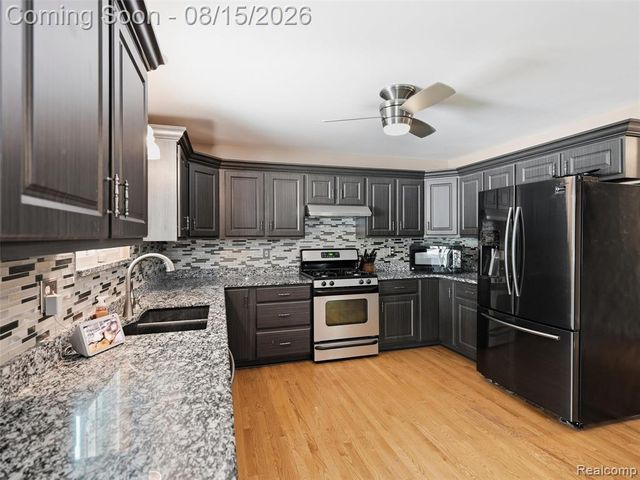27215 Eagle Court, New Baltimore, MI 48051