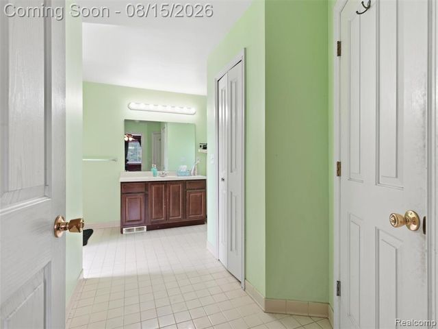 27215 Eagle Court, New Baltimore, MI 48051