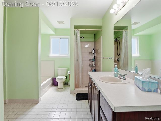 27215 Eagle Court, New Baltimore, MI 48051