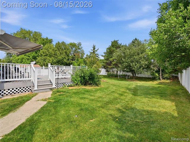 27215 Eagle Court, New Baltimore, MI 48051