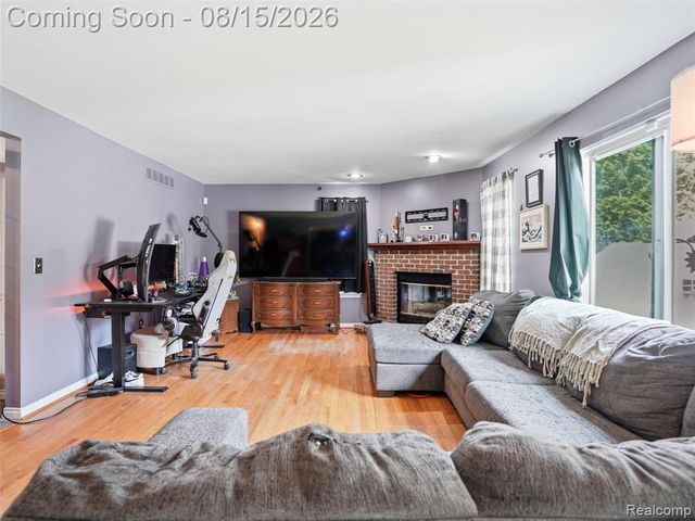 27215 Eagle Court, New Baltimore, MI 48051