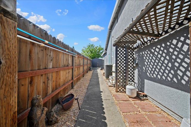 1869 Bal Ct, Yuba City, CA 95993