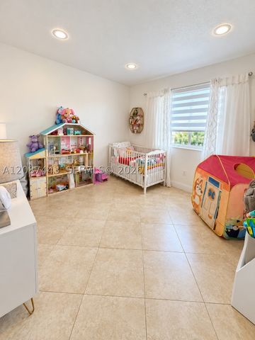 8284 SW 205th Ter, Cutler Bay, FL 33189