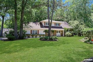 281 Rivara Court, Ridgewood, NJ 07450
