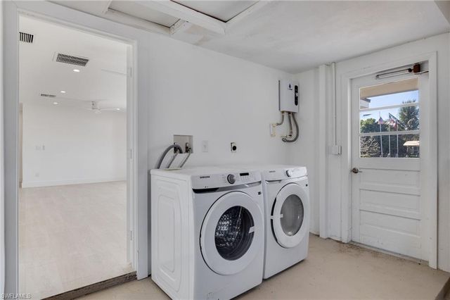 5256 Willow CT, Cape Coral, FL 33904