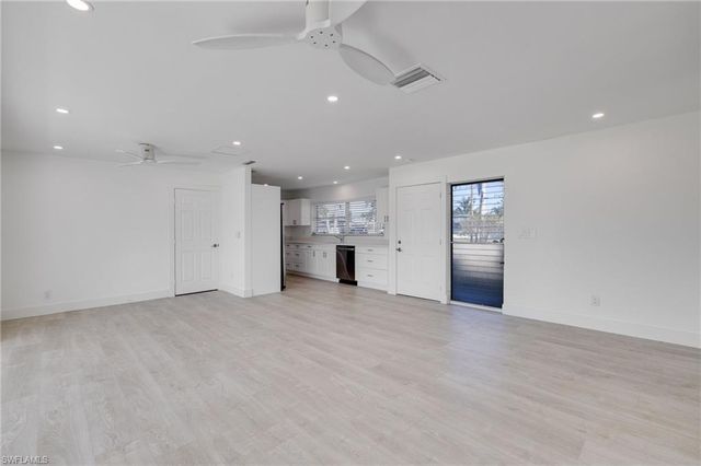 5256 Willow CT, Cape Coral, FL 33904