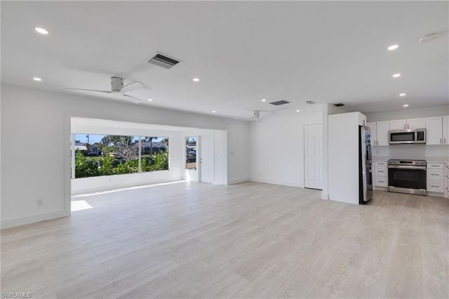 5256 Willow CT, Cape Coral, FL 33904