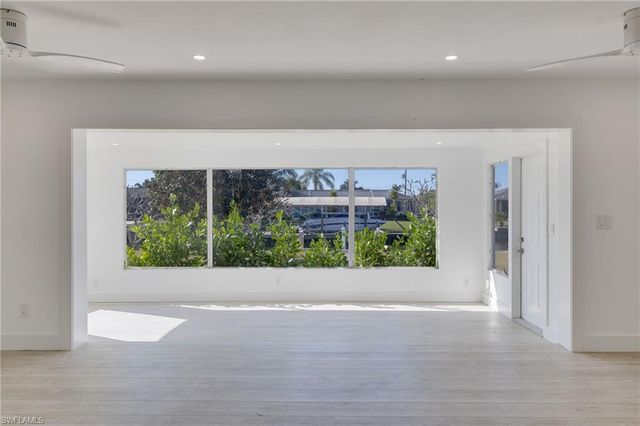 5256 Willow CT, Cape Coral, FL 33904