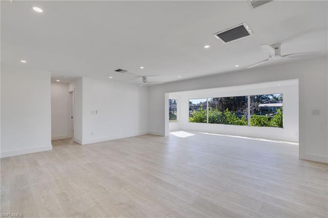 5256 Willow CT, Cape Coral, FL 33904