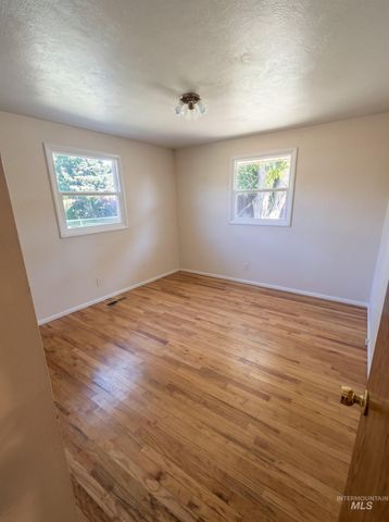 2708 N Redway Rd, Boise, ID 83704