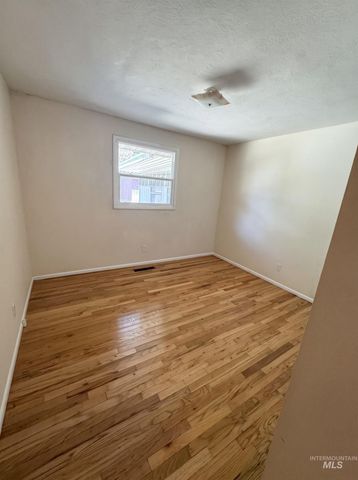 2708 N Redway Rd, Boise, ID 83704