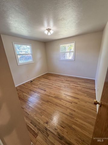 2708 N Redway Rd, Boise, ID 83704