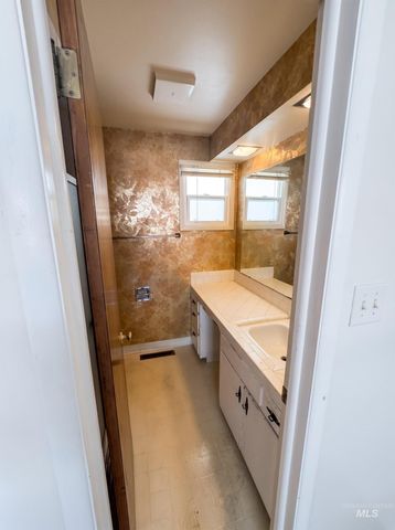 2708 N Redway Rd, Boise, ID 83704