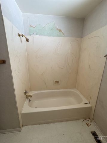 2708 N Redway Rd, Boise, ID 83704
