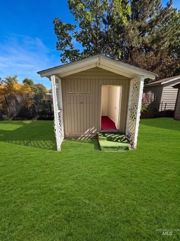 2708 N Redway Rd, Boise, ID 83704