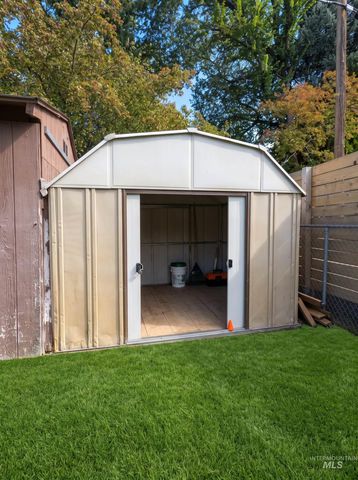 2708 N Redway Rd, Boise, ID 83704