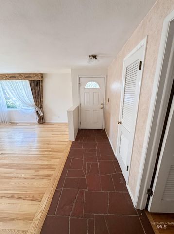 2708 N Redway Rd, Boise, ID 83704