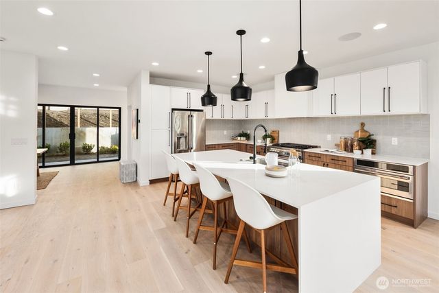 5244 23rd Avenue SW, Seattle, WA 98106