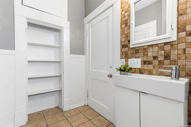 526 HAMMOND AVE, San Antonio, TX 78210